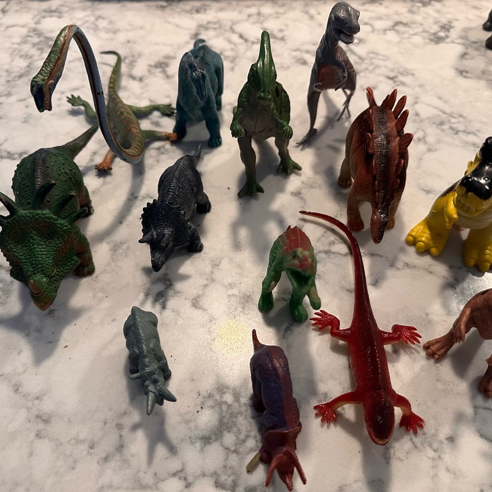 Safari and dinosaur plastic figures Set